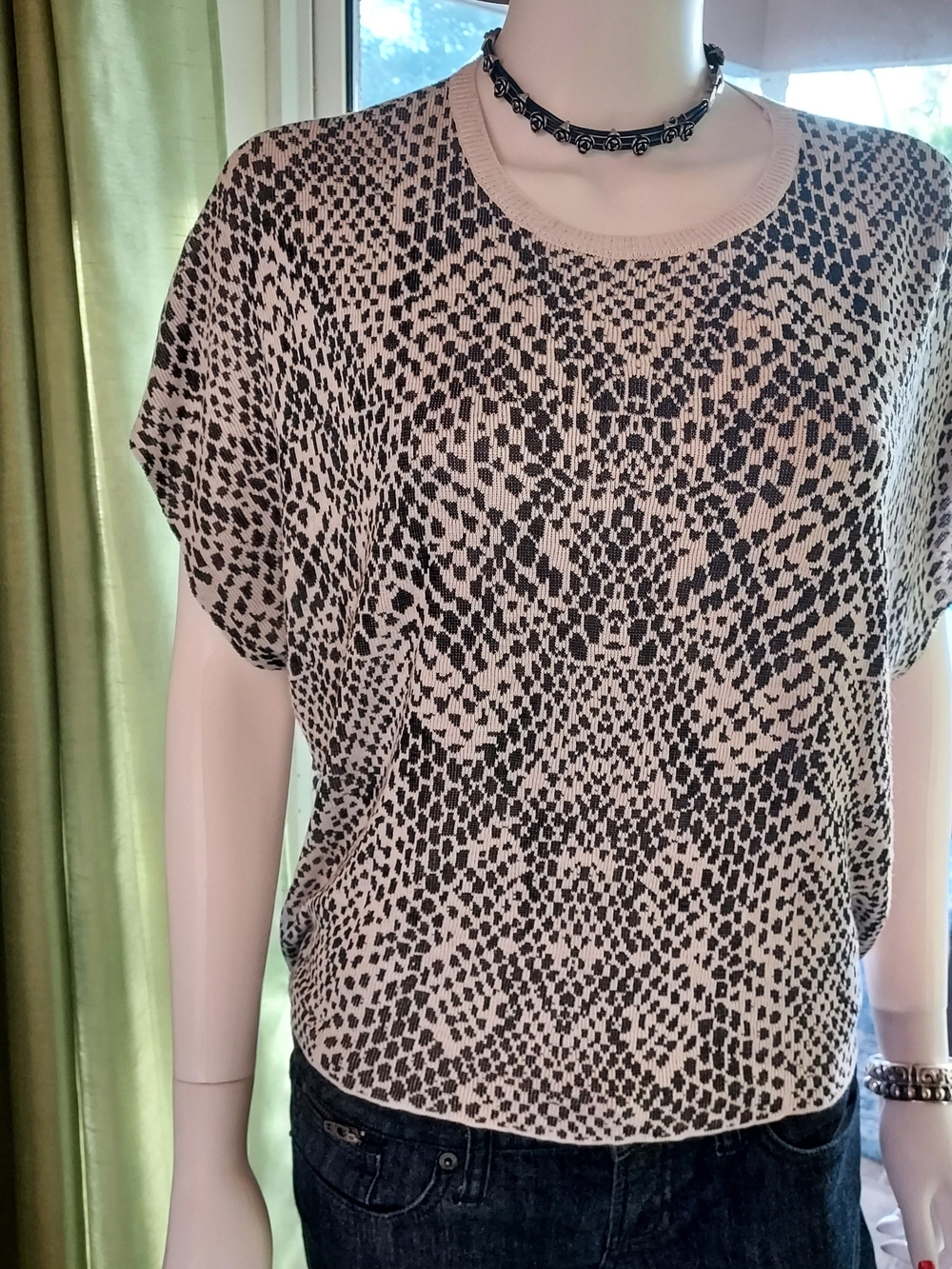 Women’s Black & Cream Leopard Patterned Short Sleeve Raw Edge Top. Sz. GG (XL)